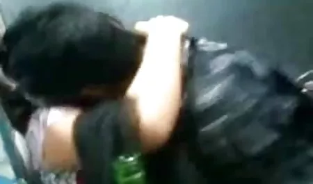 सेक्सी गोरा उसके चोदने वाले सदस्य पर उंगली करना, साथ ही सेक्स फिल्म हिंदी मूवी साथ उसकी उत्तेजित इकाई का सिर चाटना नहीं भूलता