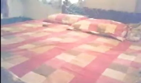 रेडहेड, बस्टी माँ एक कठिन डिक की सवारी करता हिंदी सेक्सी फुल मूवी एचडी है