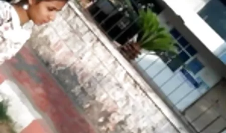 एक युवा लड़की हिंदी में सेक्सी पिक्चर मूवी अपने प्रेमी के लिए एक शानदार स्तन बनाती है और कुशलता से एक डिक की सवारी करती है