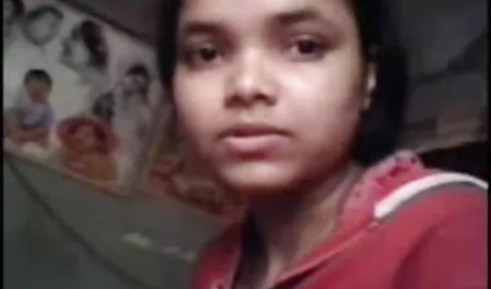 मनोरंजन करने वालों की भीड़ के बीच, निश्चित रूप से एक वीडियो फिल्म निर्माता था जिसने खुशी के साथ एक कैमरा लिया और एक सेक्स सेक्स फिल्म मूवी जोड़े की गर्म मस्ती को कैद करना शुरू किया