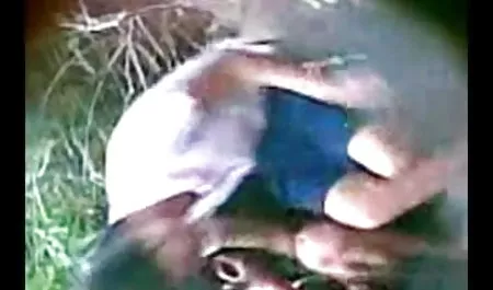 तीन खूबसूरत सेक्सी फुल फिल्म समलैंगिकों ने सोफे पर मस्ती की