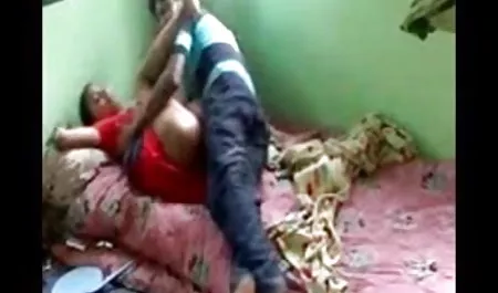 युवा दोस्त बॉलीवुड सेक्सी हिंदी मूवी बिस्तर पर एक मोटी माँ fucks