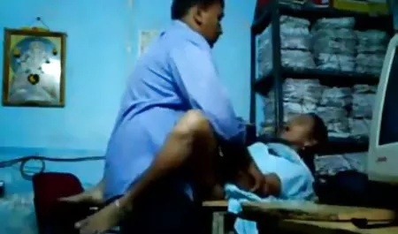 टैटू में उसके गुलाम की आत्मा में एक श्रृंखला बांधने के बाद, एक खूबसूरत श्यामला ने एक मोटे डिल्डो हिंदी वीडियो सेक्सी मूवी के साथ उसकी गांड को जोर से चोदा