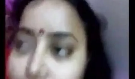 सिसी स्टोन और टिया साइरस एक आदमी के डिक भोजपुरी हिंदी सेक्सी मूवी को चूसते हैं