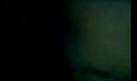 मम्मी उसकी चूत को खिलौने हिंदी की सेक्सी मूवी से चोदते हैं