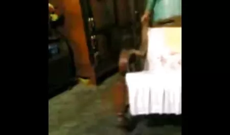 एक देशी लड़का और एक जवान लड़की जंगल में गए, लेकिन उन्होंने वहाँ मशरूम नहीं उठाए, सेक्सी मूवी वीडियो में सेक्सी जंगल के किनारे पर उन्होंने एक चूत और गांड में जोश भरा