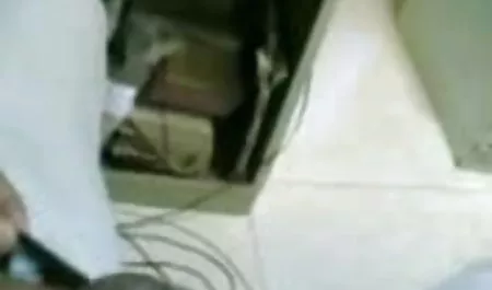 सुंदर श्यामला उंगलियों के सेक्सी वीडियो फुल मूवी साथ उसे बिल्ली fucks