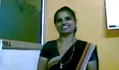 आदमी एक प्रेमिका को हिंदी सेक्सी मूवी 2 चोदने का वीडियो लेता है