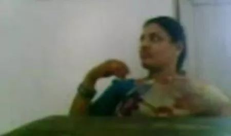 युवा विकी ने अपने सोते हुए पति को डिक हिंदी सेक्सी पिक्चर फुल मूवी वीडियो चूसा