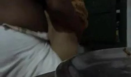 सेक्सी लैटिना नौकरानी घर को हिंदी पिक्चर सेक्सी मूवी साफ करती है और स्वामी को चोदती है