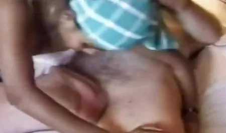 संचिका अगस्त एम्स हिंदी फिल्म मूवी सेक्सी कैमरे पर बन गया और एक कैमरामैन द्वारा गड़बड़ हो जाता है