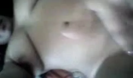 दोस्त अपनी प्यारी उँगलियों से उसकी चूत को फाड़ता है सेक्सी हिंदी मूवी एचडी
