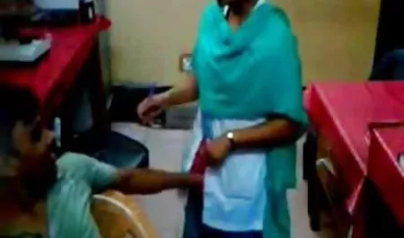 बेबी ने एक लड़के के साथ मिलकर एक सेक्सी अश्वेत हिंदी में सेक्सी फिल्म मूवी व्यक्ति को ले लिया और उसे गुदा में चोदा